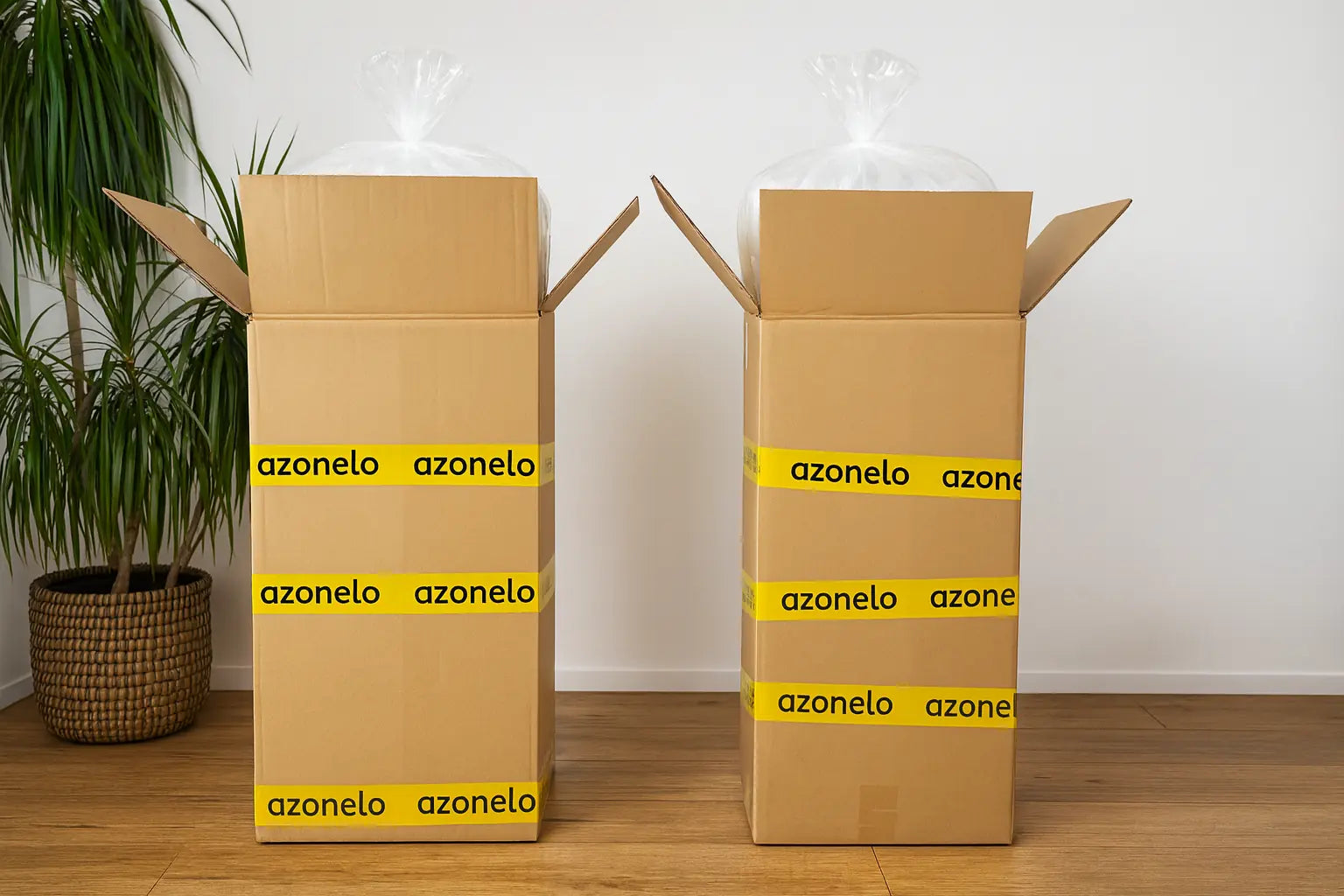 Doručenie matracov Azonelo v boxoch. Dve vysoké prepravné krabice s vákuovo zrolovanými matracmi, pripravené na jednoduchú manipuláciu.