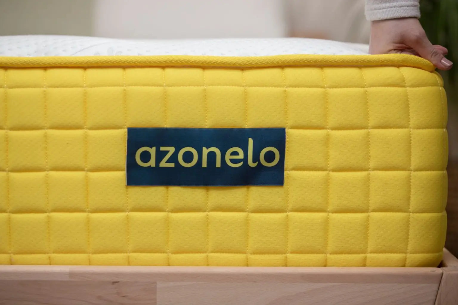 Matrace 1+1 Cloud. Detail boku a kvalitného prešívania vysokých matracov.